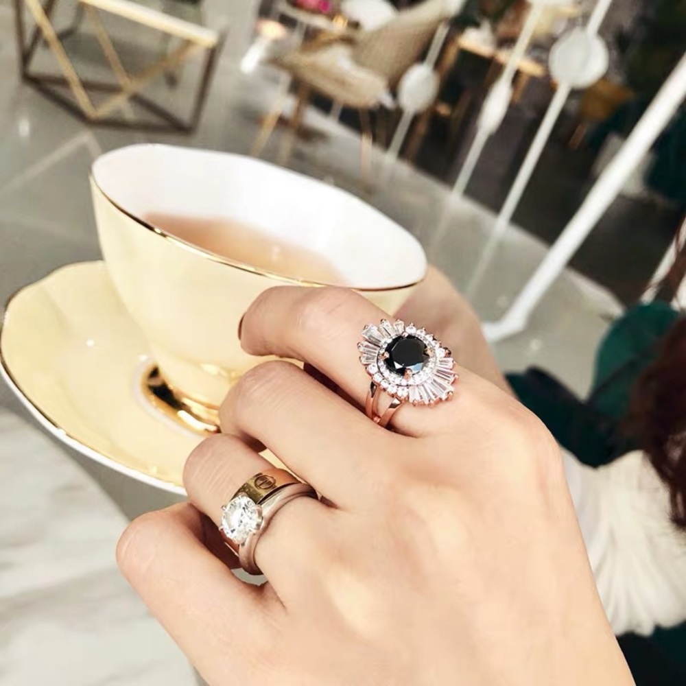 🍀🍀Henri Bendel Deco Statement Ring Dark